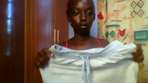 Snapshot of pretty_hearts chatting on April 14, 2026, 4:51 am Shillah online show from April 14, 2026, 4:51 am