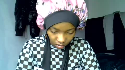 pretty jazminee online show from June 25, 2026, 6:29 am