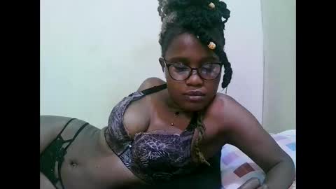 pretty_mellan online show from January 22, 2025, 5:49 pm