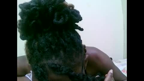 pretty_mellan online show from February 1, 2025, 1:02 am