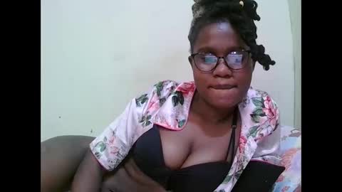 pretty_mellan online show from February 1, 2025, 7:15 am