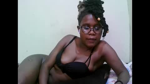 pretty_mellan online show from February 1, 2025, 2:24 pm