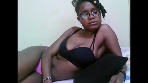 pretty_mellan online show from February 2, 2025, 12:13 pm