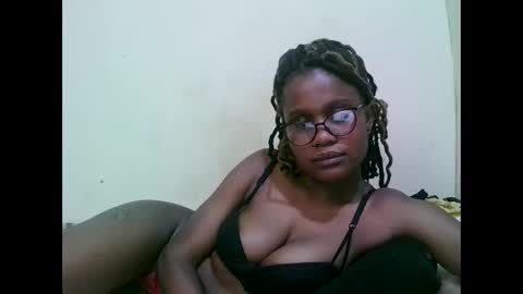 pretty_mellan online show from February 7, 2025, 8:53 pm