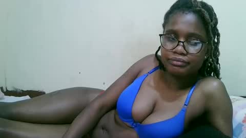 pretty_mellan online show from February 21, 2025, 10:37 pm