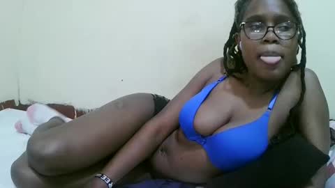 pretty_mellan online show from February 23, 2025, 1:13 am