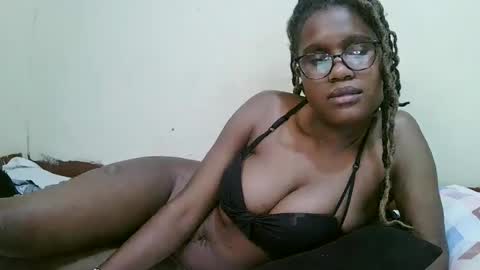 pretty_mellan online show from February 28, 2025, 12:43 am