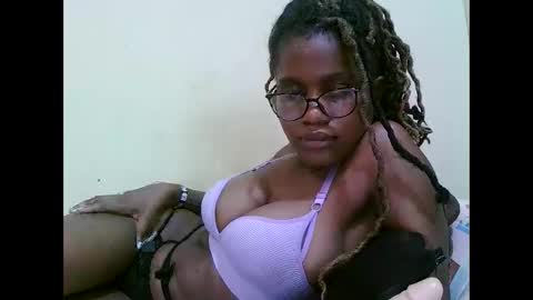 pretty_mellan online show from March 3, 2025, 10:28 am