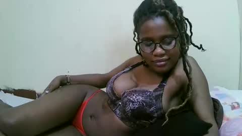 pretty_mellan online show from March 6, 2025, 10:36 pm