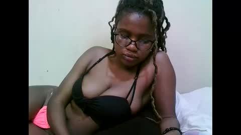 pretty_mellan online show from March 8, 2025, 1:17 am
