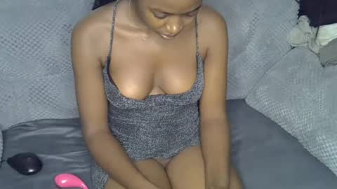 pretty_petite24 online show from June 17, 2026, 6:42 pm