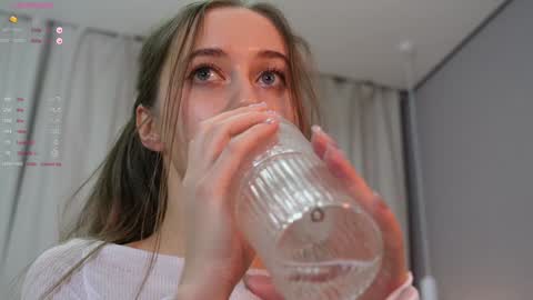 Snapshot of pretty_princess_elina chatting on January 26, 2025, 2:35 am Elina online show from January 26, 2025, 2:35 am