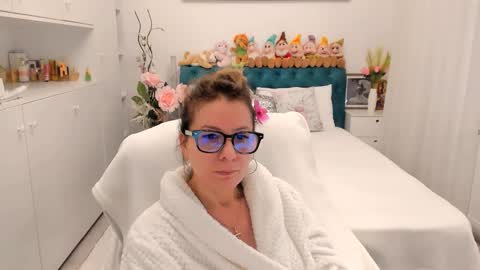 Snapshot of prettyblackeyes chatting on March 6, 2026, 6:10 am wilma online show from March 6, 2026, 6:10 am