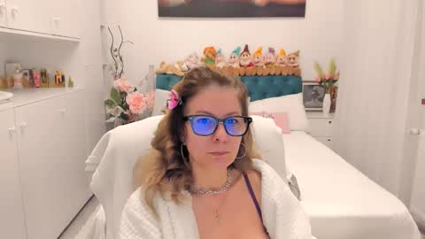 Snapshot of prettyblackeyes chatting on March 23, 2026, 6:39 am wilma online show from March 23, 2026, 6:39 am