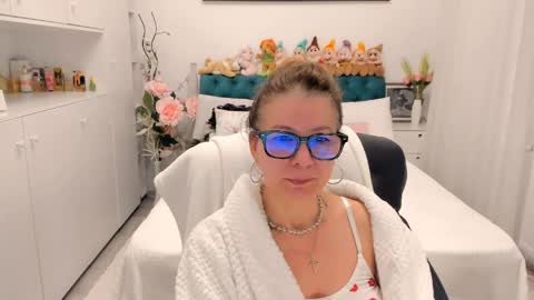 Snapshot of prettyblackeyes chatting on March 24, 2026, 6:29 am wilma online show from March 24, 2026, 6:29 am