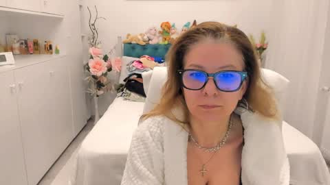 Snapshot of prettyblackeyes chatting on March 25, 2026, 7:03 am wilma online show from March 25, 2026, 7:03 am