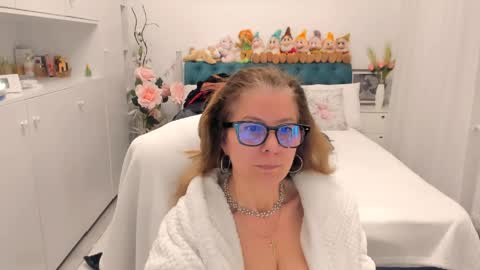 Snapshot of prettyblackeyes chatting on March 27, 2026, 7:47 am wilma online show from March 27, 2026, 7:47 am