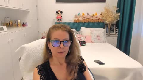 Snapshot of prettyblackeyes chatting on April 9, 2026, 6:19 am wilma online show from April 9, 2026, 6:19 am