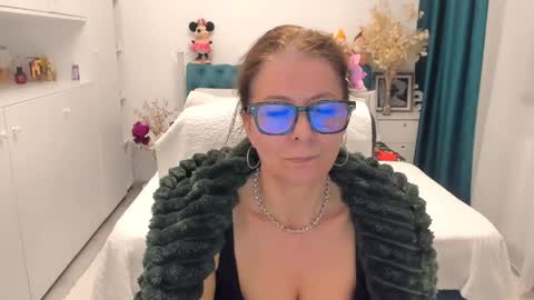 Snapshot of prettyblackeyes chatting on April 17, 2026, 11:30 pm wilma online show from April 17, 2026, 11:30 pm