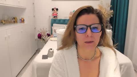 Snapshot of prettyblackeyes chatting on April 24, 2026, 5:21 am wilma online show from April 24, 2026, 5:21 am