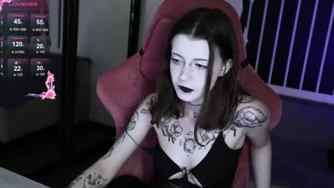 Violet online show from October 13, 2025, 8:53 pm