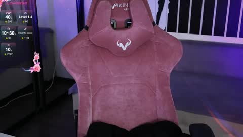 Violet online show from November 5, 2025, 1:38 am