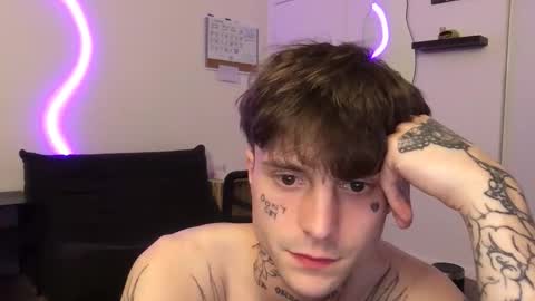 pretty boy online show from November 22, 2025, 6:34 am