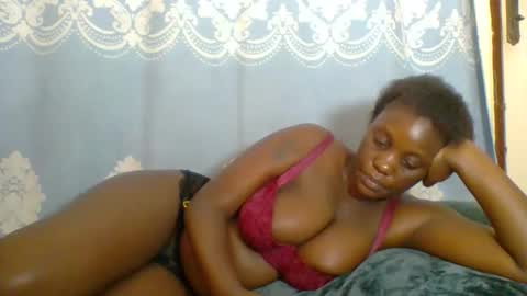 Snapshot of prettydarkskin002 chatting on February 10, 2026, 12:42 pm SHANIA online show from February 10, 2026, 12:42 pm