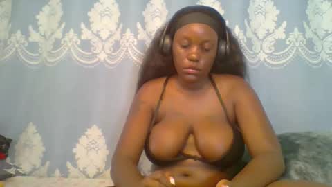 Snapshot of prettydarkskin002 chatting on April 1, 2026, 5:52 am SHANIA online show from April 1, 2026, 5:52 am