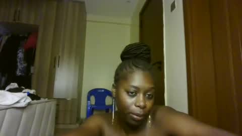 prettydulce online show from July 28, 2026, 2:40 am