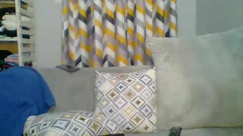 Snapshot of prettyela chatting on October 19, 2025, 9:37 pm PrettyEla online show from October 19, 2025, 9:37 pm