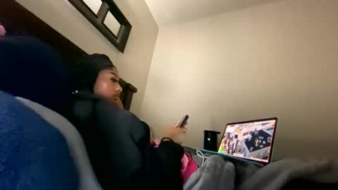 Snapshot of prettyfacefemale chatting on February 3, 2026, 6:22 am prettyfacefemale online show from February 3, 2026, 6:22 am