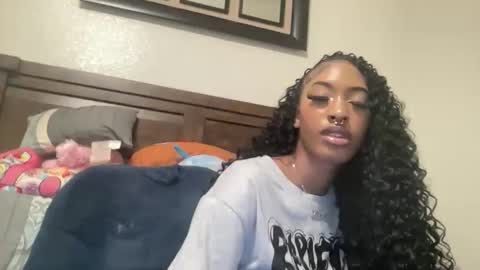 prettyfacefemale online show from March 8, 2026, 7:23 am