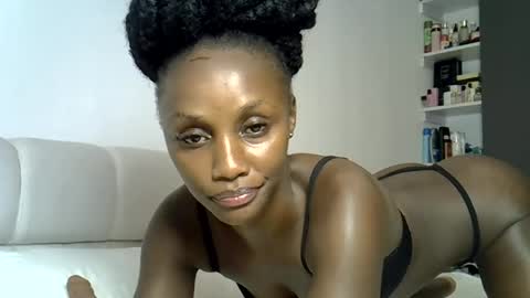 Snapshot of prettygee21 chatting on June 17, 2026, 12:18 pm Pretty darkskin doll online show from June 17, 2026, 12:18 pm