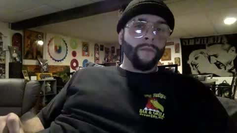 prettyglazed online show from February 3, 2025, 8:24 pm