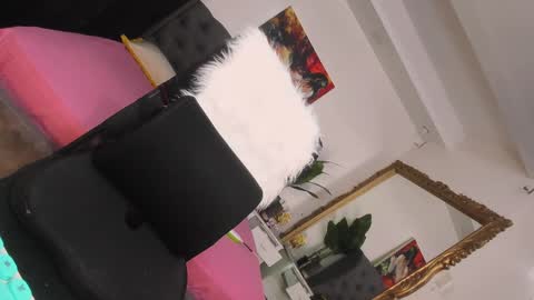 prettyjuliax online show from December 26, 2024, 8:11 pm