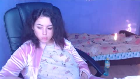 Snapshot of prettyjulliette chatting on January 24, 2025, 12:52 pm prettyjulliette online show from January 24, 2025, 12:52 pm