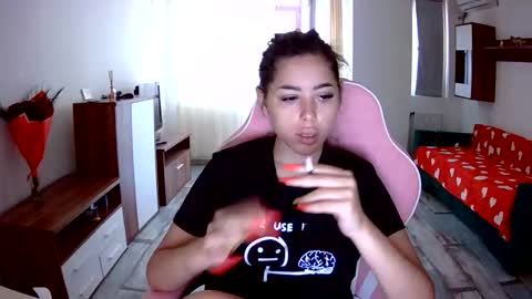 Snapshot of prettyjulliette chatting on September 25, 2025, 12:31 pm prettyjulliette online show from September 25, 2025, 12:31 pm