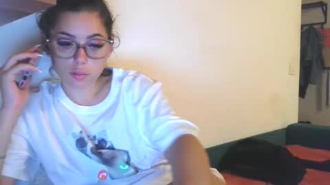 Snapshot of prettyjulliette chatting on October 15, 2025, 1:50 am prettyjulliette online show from October 15, 2025, 1:50 am