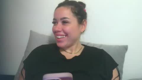 prettyjulliette online show from December 1, 2025, 2:22 pm