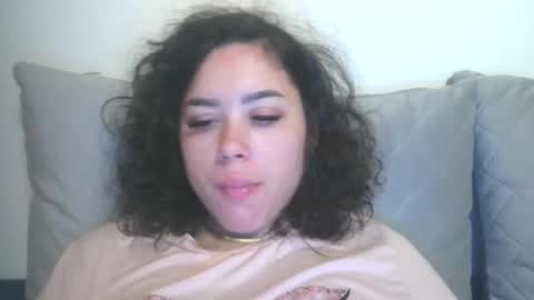 prettyjulliette online show from December 3, 2025, 12:36 pm