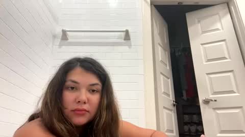prettylatinamomma01 online show from November 12, 2025, 1:06 am