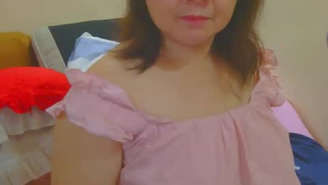 Snapshot of prettynhing chatting on May 24, 2026, 2:44 pm Nhing online show from May 24, 2026, 2:44 pm