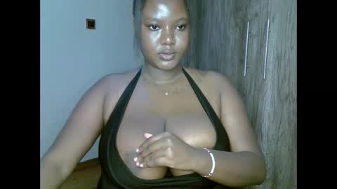 Snapshot of prettypearl_ chatting on December 8, 2024, 12:07 am pearl online show from December 8, 2024, 12:07 am