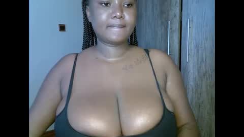 Snapshot of prettypearl_ chatting on January 3, 2025, 11:35 am pearl online show from January 3, 2025, 11:35 am