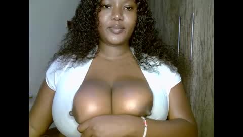 Snapshot of prettypearl_ chatting on January 28, 2025, 10:45 pm pearl online show from January 28, 2025, 10:45 pm