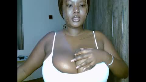 Snapshot of prettypearl_ chatting on February 6, 2025, 8:45 pm pearl online show from February 6, 2025, 8:45 pm