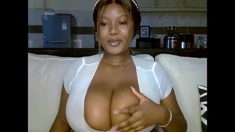 Snapshot of prettypearl_ chatting on February 9, 2025, 10:09 am pearl online show from February 9, 2025, 10:09 am