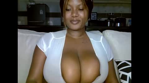 Snapshot of prettypearl_ chatting on February 9, 2025, 7:19 pm pearl online show from February 9, 2025, 7:19 pm