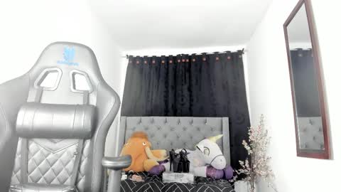 Laura  Onlyfans   40OFF online show from March 2, 2025, 6:16 am